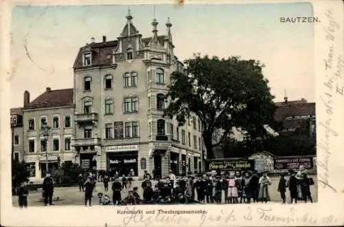 Ak Bautzen in der Oberlausitz, Kornmarkt, Theatergassenecke,  Gebäude, Menschenmenge