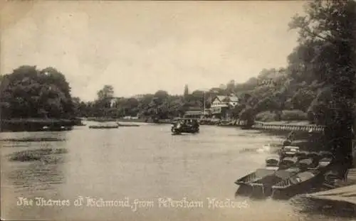 Ak Richmond upon Thames London England, Der Fluss Thames, Landschaft, Boote, Häuser, Vegetation, 