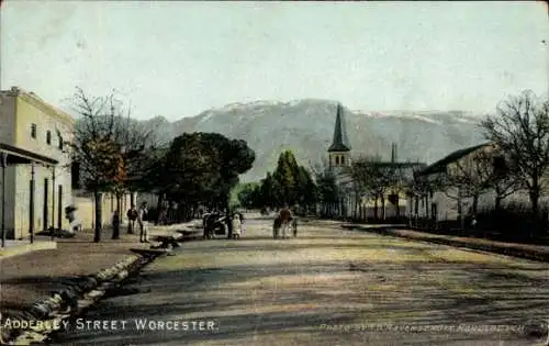 Ak Worcester Western Cape Südafrika, Adderley Street, Berglandschaft,  Gebäude, Menschen auf der 