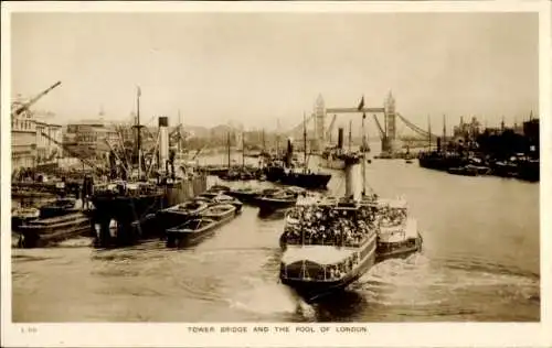 Ak London City England, Tower Bridge, Schiffe, Hafen, n Stil