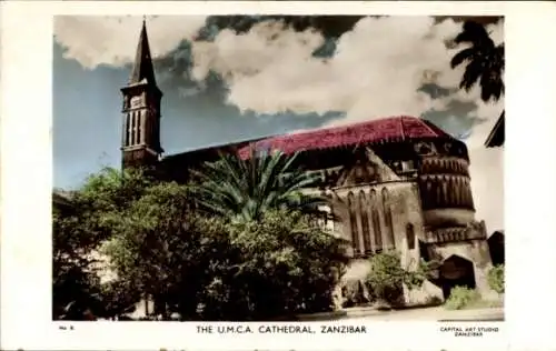 Ak Zanzibar Sansibar Tansania, U.M.C.A. Kathedrale, exotische Architektur, getäfeltes Dach, Palme