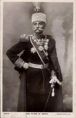 Ak König Peter I. von Serbien, Standportrait in Uniform