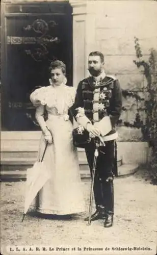 Ak Prinz Ernst Guenther und Prinzessin Dorothea von Schleswig Holstein, Husaren Uniform