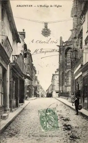 Ak Argentan Orne, L'Horloge de l'Eglise, gepflasterte Straße,  Stadtansicht, alte Architektur