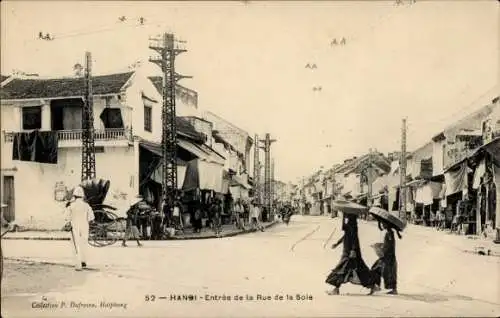 Ak Haiphong Vietnam, Einblick in die Rue de la Soie,  Architektur, Menschen auf der Straße, Riksc