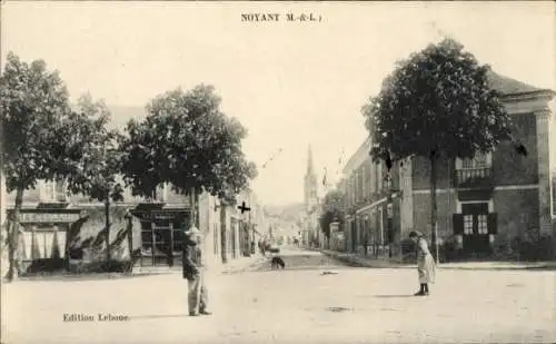 CPA Noyant Maine et Loire, vue du rue
