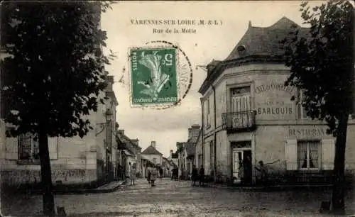 CPA Varennes sur Loire Maine et Loire, Rue de la Motte, Café et Restaurant