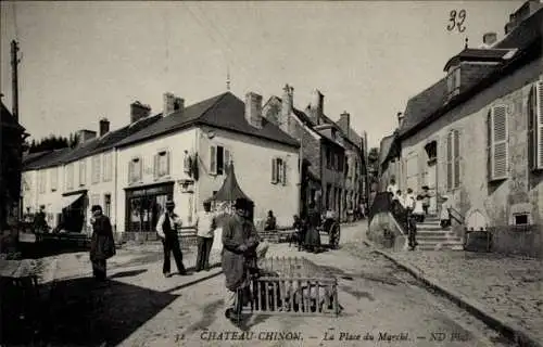 CPA Château Chinon-Nièvre, La Place du Marché