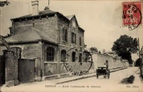 Ak Vernon Eure, Ecole Communale de Garçons,  Schule, Pferdekutsche