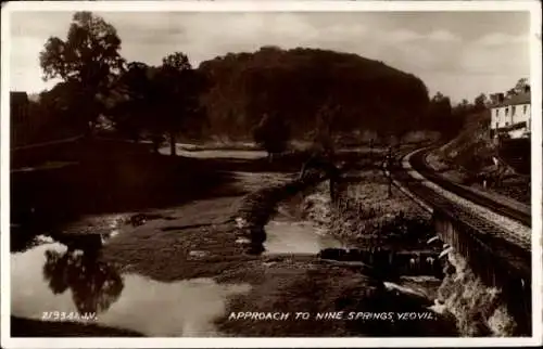 Ak Yeovil Somerset England, Landschaft mit Wasser, Bäume, Eisenbahn, Gebäude