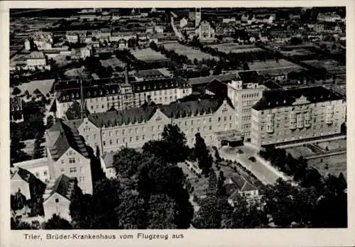 Ak Trier an der Mosel, Brüder-Krankenhaus, Fliegeraufnahme
