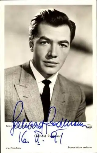 Ak Schauspieler Gerhard Riedmann, Portrait im Anzug, Ufa Film, Die schöne Müllerin, Autogramm