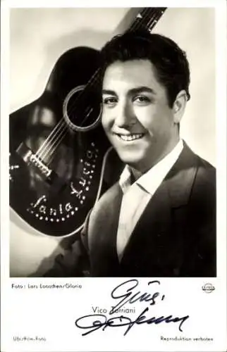 Ak Schauspieler und Sänger Vico Torriani, Portrait, Autogramm, Sänger, Gitarre