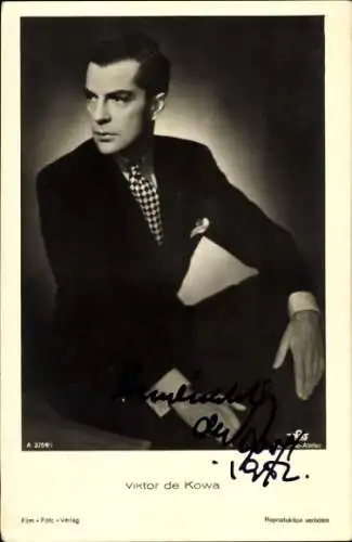 Ak Schauspieler Viktor de Kowa, Portrait im Anzug, Autogramm
