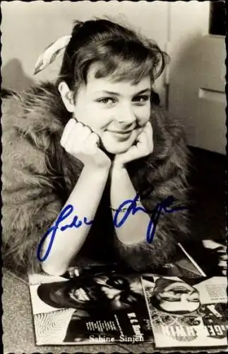 Ak Schauspielerin Sabine Sinjen, Portrait