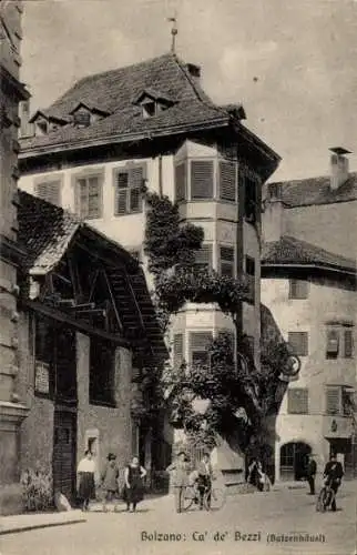 Ak Bozen Bolzano Südtirol, Batzenhäusle, Passanten