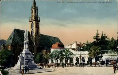 Ak Bozen Bolzano Südtirol, Waltherplatz, Waltherdenkmal, Pfarrkirche,  Gebäude