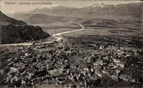 Ak Bozen Bolzano Südtirol, Panoramaansicht von  Stadtaufnahme, Fluss, Berge im Hintergrund