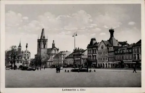 Ak Litoměřice Leitmeritz Region Aussig, Stadtansicht, Uhrenturm, alte Gebäude, Menschen, Autos