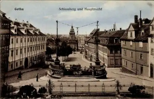 Ak Gotha in Thüringen, Marktplatz mit Brunnen, Schlossberg, alte Gebäude, Menschen