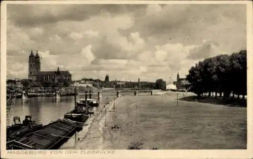 Ak Magdeburg an der Elbe, Magdeburg von der Elbbrücke, Schiffe auf der Elbe, Bäume am Ufer, Ge...