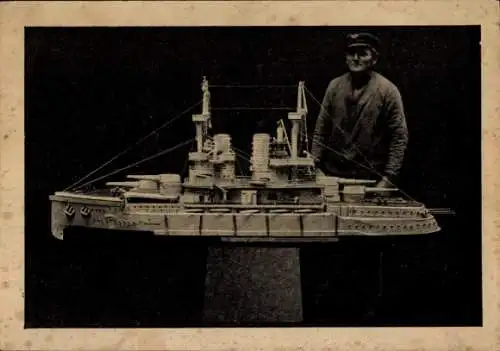 Ak Panzerkreuzer Modell Lützow, erbaut von Arthur Kästner, ehemaliger Marine-Heizer