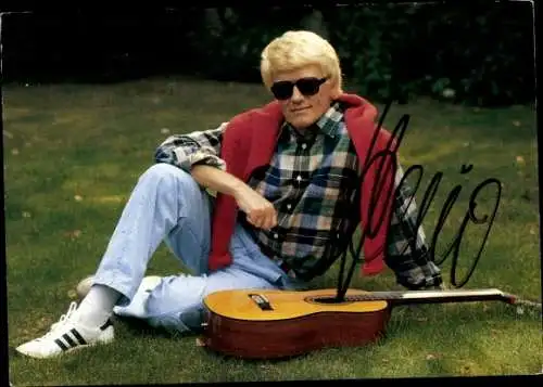 Ak Sänger Heino mit Gitarre, Autogramm