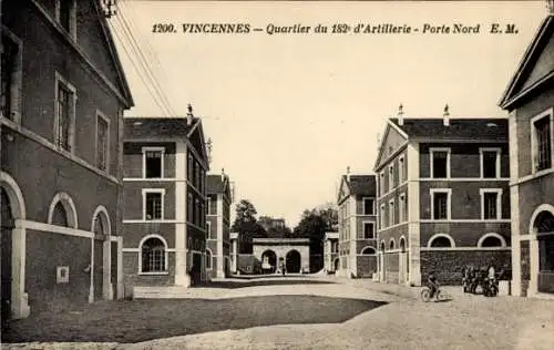 Ak Vincennes Val de Marne,  Quartier du 182 d'Artillerie, Porte Nord, historische Gebäude