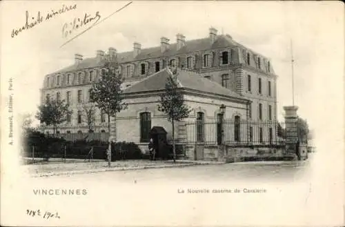 Ak Vincennes Val de Marne, La Nouvelle caserne de Cavalerie, historische Gebäude, Bäume