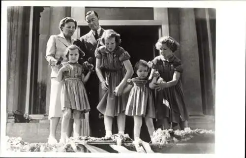 Ak Königin Juliana der Niederlande, Prinz Bernhard, Prinzessinnen Beatrix, Irene, Margriet, Marijke