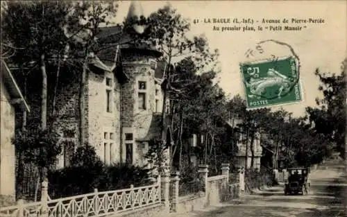Ak La Baule Loire Atlantique, Avenue de Pierre-Percée, Petit Manoir,  Architektur, Oldtimer