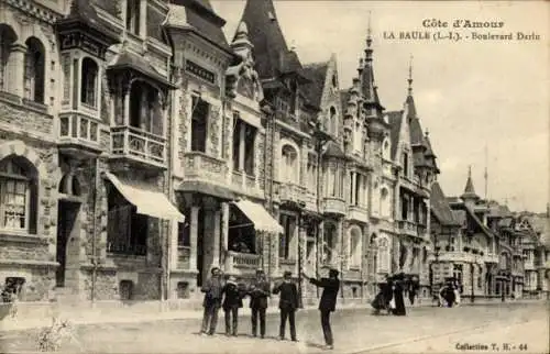 Ak La Baule Loire Atlantique, Boulevard Darlu, schöne Villen, Passanten, historische Gebäude