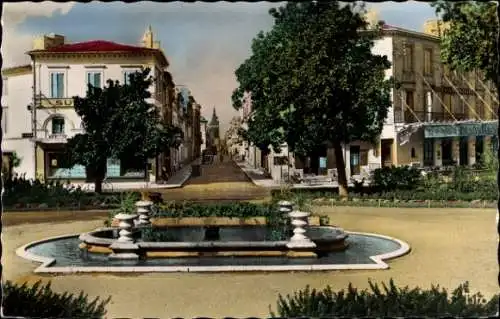 Ak Libourne Gironde, Platz Joffre, Straßenansicht, Brunnen, Bäume, Gebäude im Hintergrund