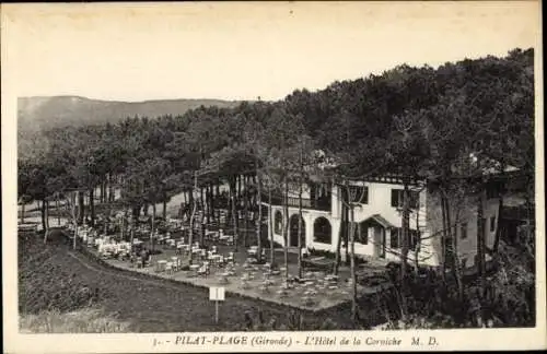 Ak Pyla sur Mer Gironde, Hotel de la Corniche, viele Stühle im Freien, Bäume im Hintergrund
