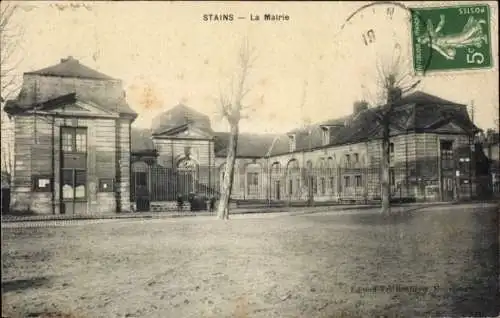 Ak Stains Seine-Saint-Denis, Mairie von   Architektur, grau in grau, leicht bewölkter Himmel