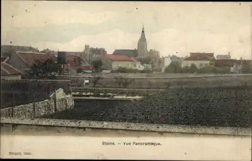 Ak Stains Seine-Saint-Denis, Panoramablick auf  Häuser, Kirche, Gartenanlagen