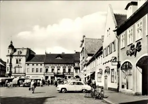 Ak Senftenberg in der Niederlausitz, Partie auf dem Platz der Freundschaft, Eiscafé