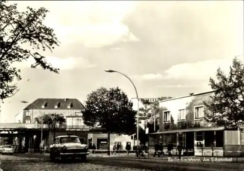 Ak Berlin Lichtenberg Karlshorst, Am S-Bahnhof