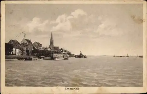 Ak Emmerich am Niederrhein, Häuserzeile, Kirche, Schiffe, Wasser