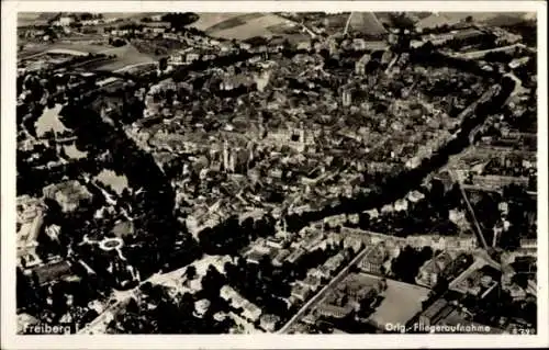 Ak Freiberg im Kreis Mittelsachsen, Blick auf den Ort, Fliegeraufnahme
