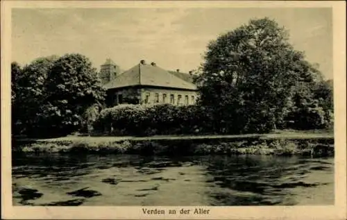 Ak Verden an der Aller, Historisches Gebäude, Flussufer, Bäume, alte 