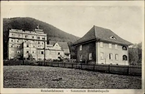 Ak Reinhardshausen Bad Wildungen Hessen,  Sanatorium Reinhardsquelle, zwei Gebäude, ländliche Umg