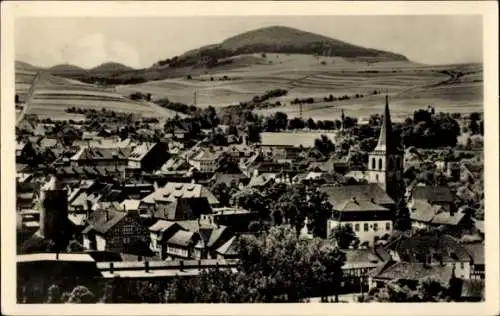 Ak Vacha im Wartburgkreis, Blick auf den Ort mit umliegender Landschaft, Felder