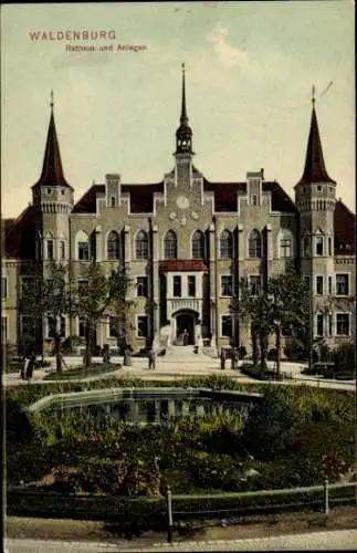 Ak Waldenburg in Sachsen, Rathaus, Anlagen, Gebäude, Garten, Menschen, Seen, Türme,  Architektur