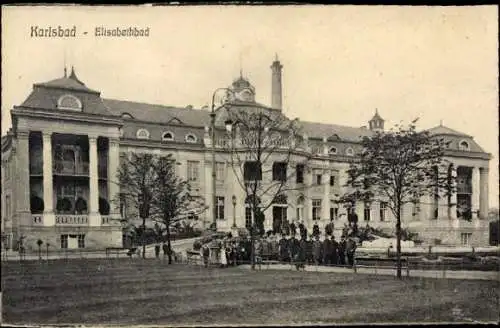 Ak Karlsbad Tschechien, Partie am Elisabethbad, Besucher