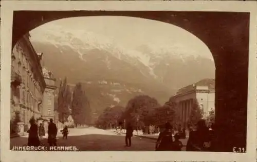 Foto Ak Innsbruck Tirol, Rennweg, Torblick, Straßenansicht, Alpen