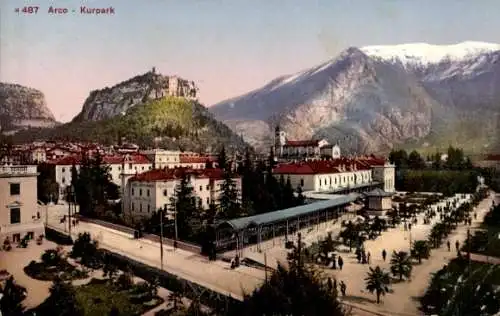 Ak Arco Trentino, Kurpark, Berge, Architektur, Häuser, Bäume