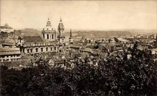Ak Praha Prag Tschechien, Stadtansicht,  Gebäude, viele Dächer, Fluss im Hintergrund