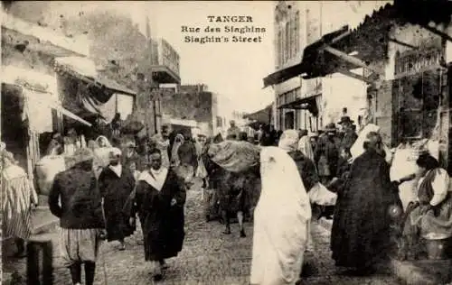 Ak Tanger Marokko, Marktstraße, Menschen, traditionelle Kleidung, Straßenstände,  Atmosphäre