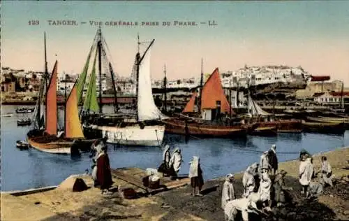 Ak Tanger Marokko, Blick auf den Hafen, Boote mit bunten Segeln, Fischer, Häuser im Hintergrund